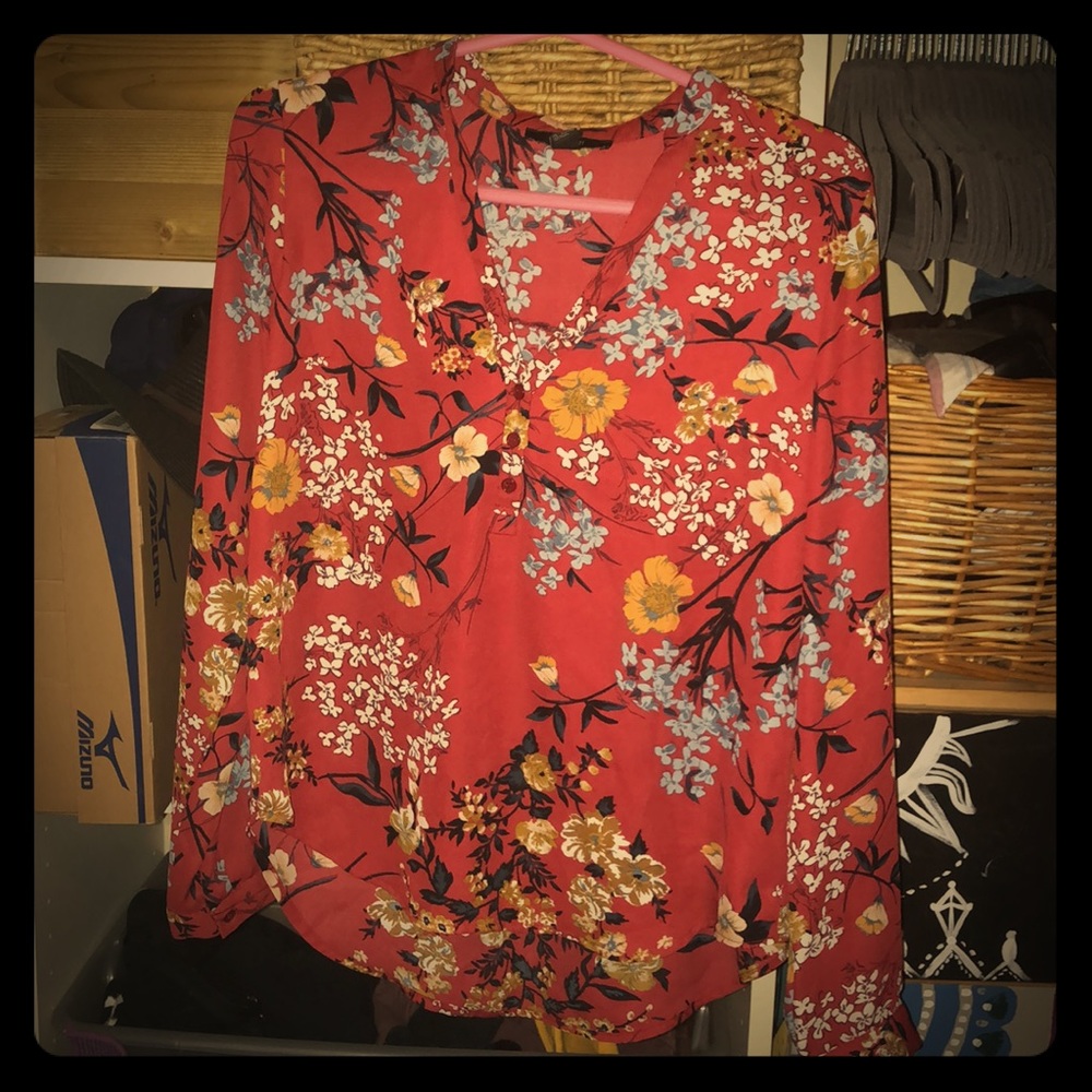 Beautiful floral patterned shirt from old navy!